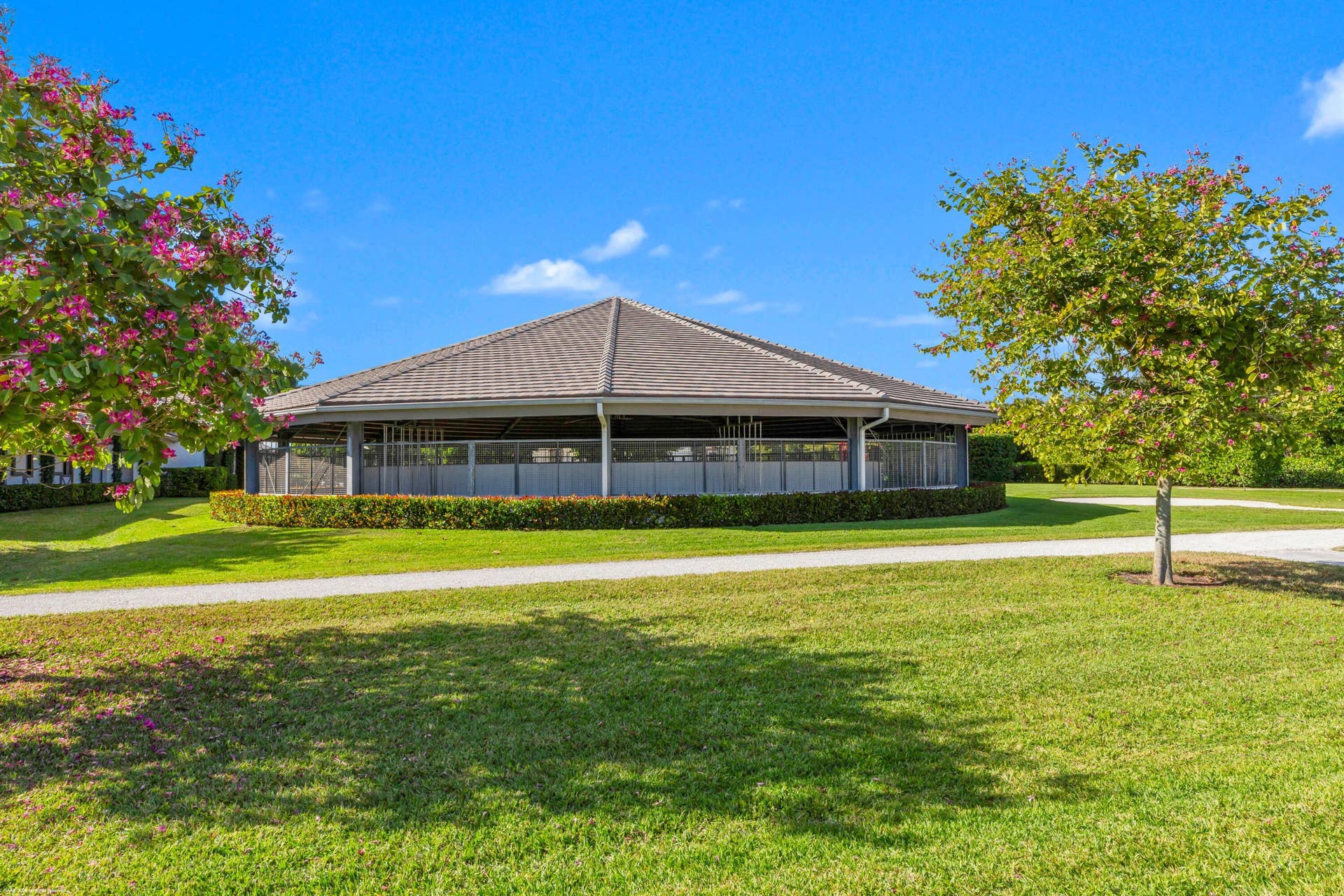 15527 Imperial Point Lane, Wellington, FL 33414 8 Horse Walker