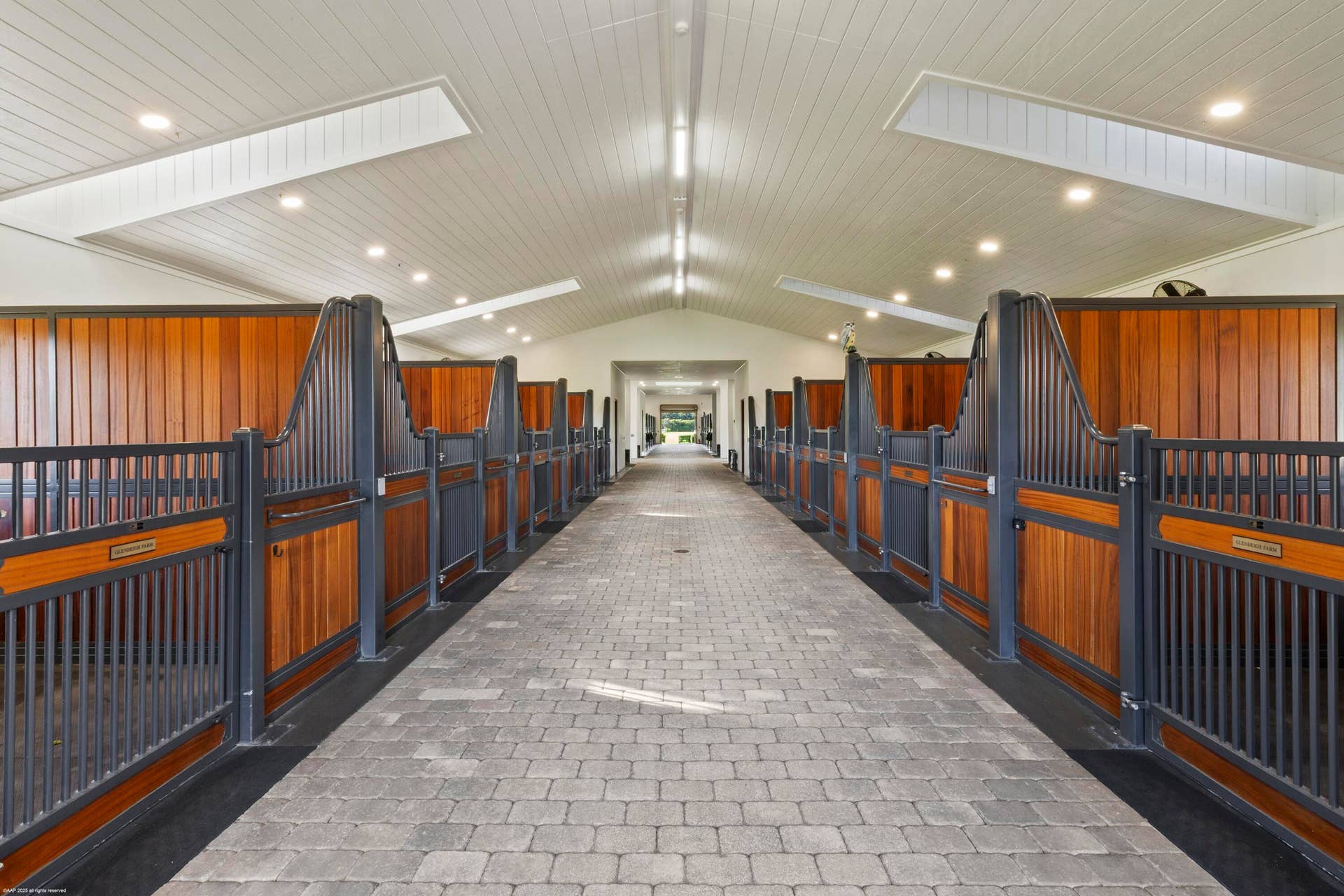 15527 Imperial Point Lane, Wellington, FL 33414 20 Stall Barn