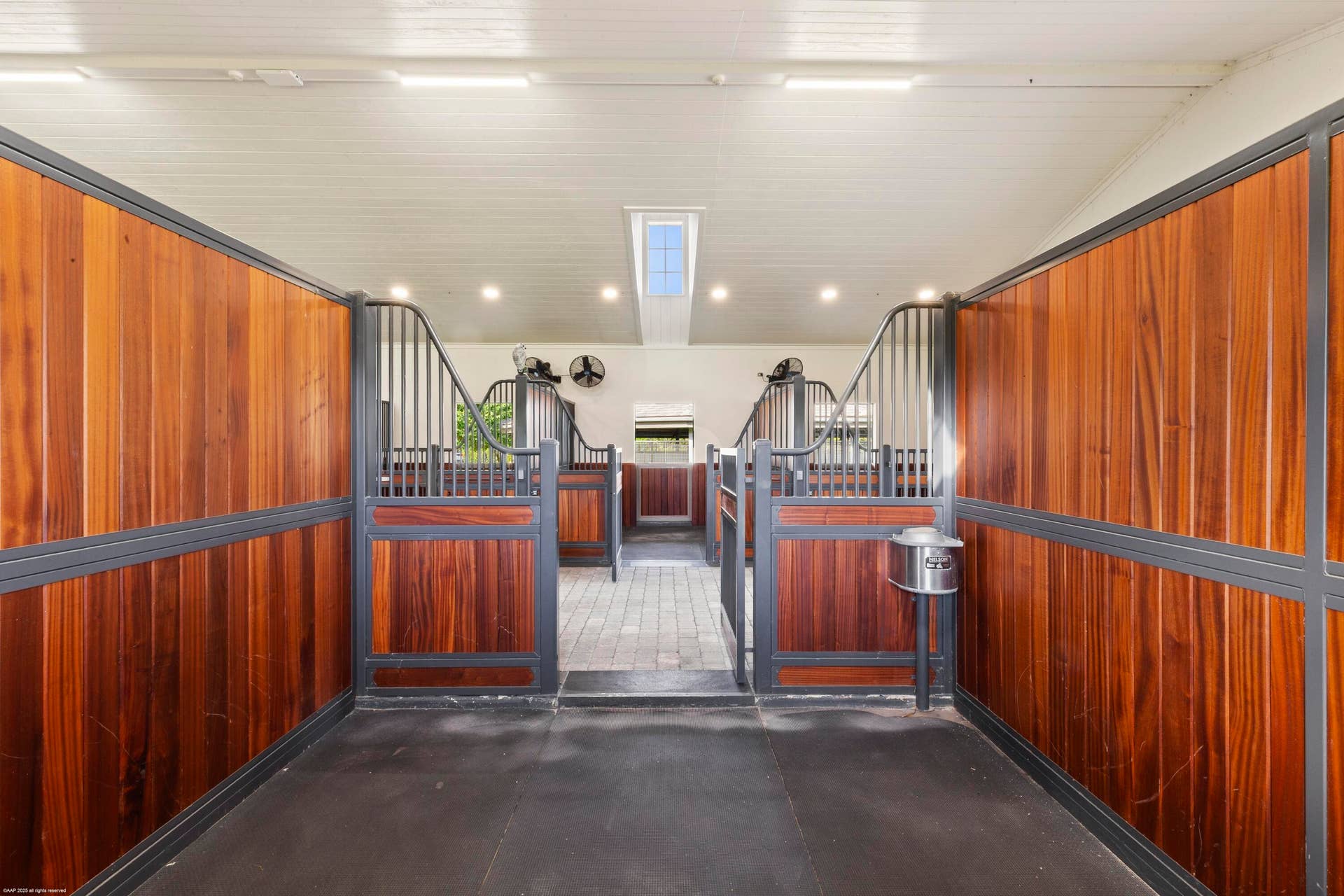 15527 Imperial Point Lane, Wellington, FL 33414 Stalls