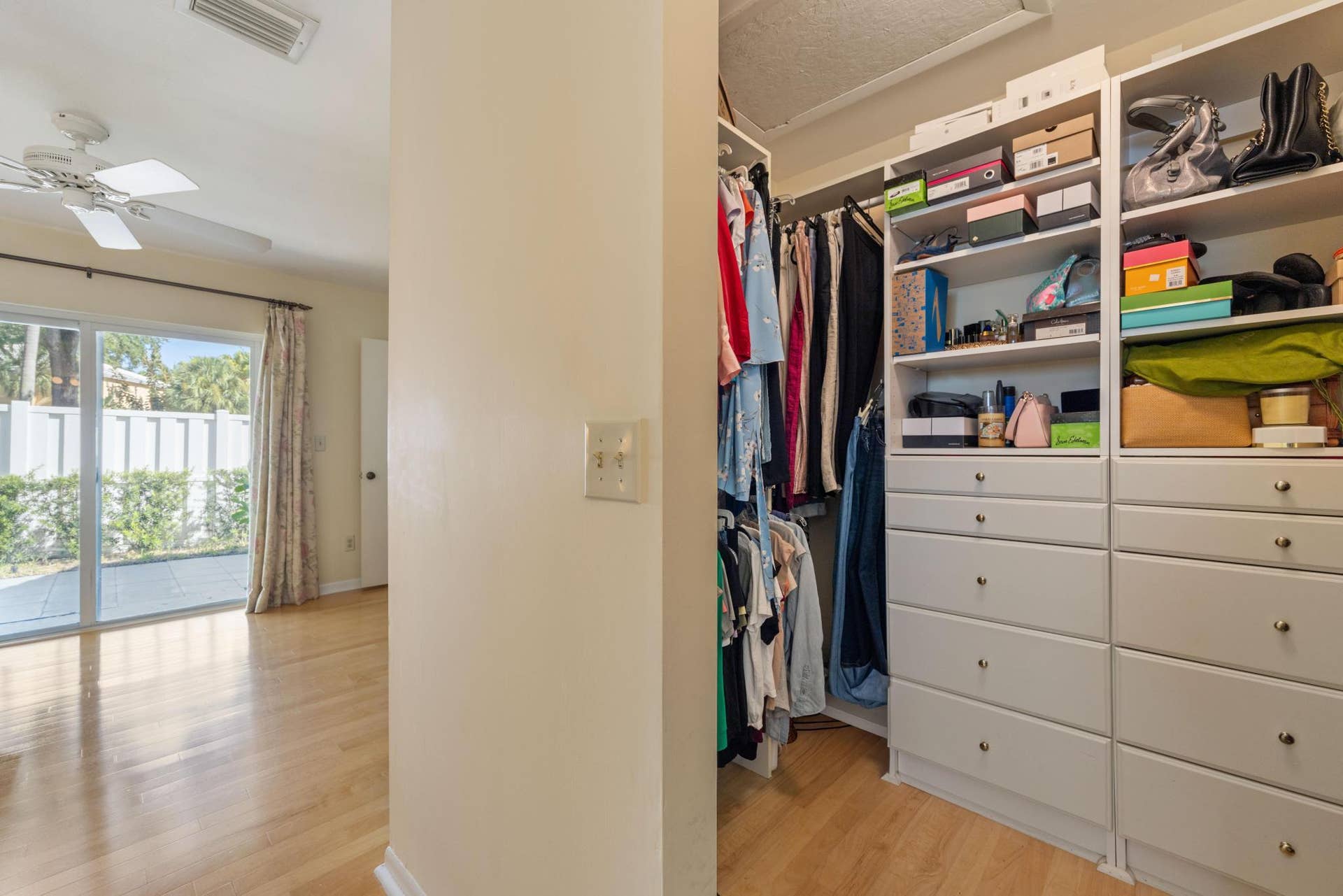 9822 closet primary with sliders
