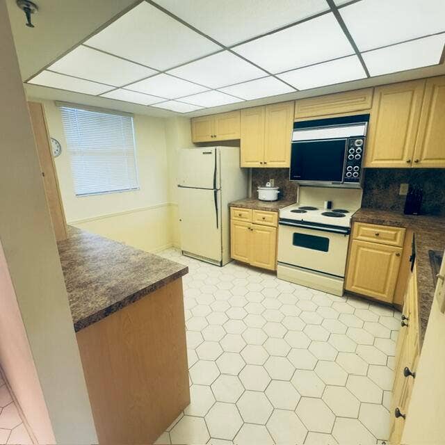 2900 NE 14th Street Causeway, #403, Pompano Beach, FL 33062 Kitchen