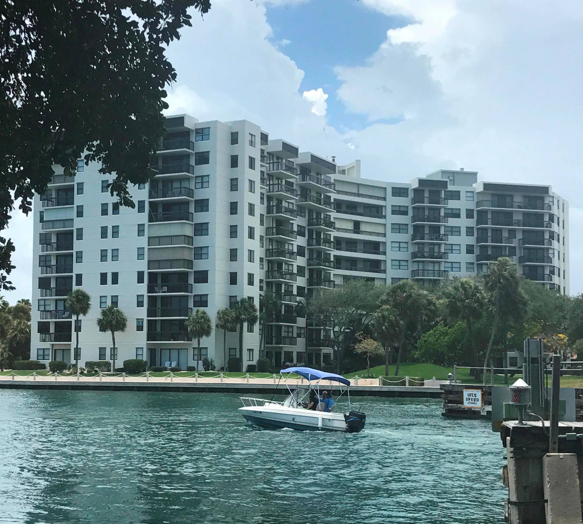 2900 NE 14th Street Causeway, #403, Pompano Beach, FL 33062 Voyager Condo is located on the West side of the Intracoastal Waterways