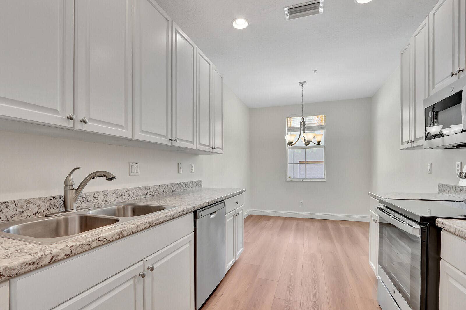 4313 PARKSIDE Drive, Jupiter, Jupiter, FL 33458 Eat in kitchen