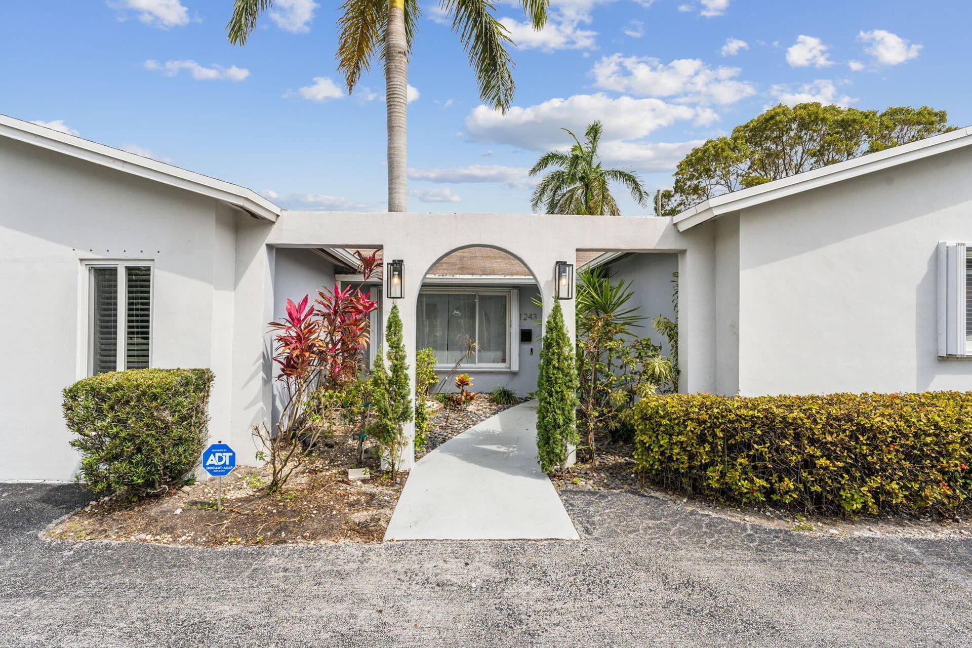 1243 GARFIELD Street, Hollywood, FL 33019 10-web-or-mls-DSC01220