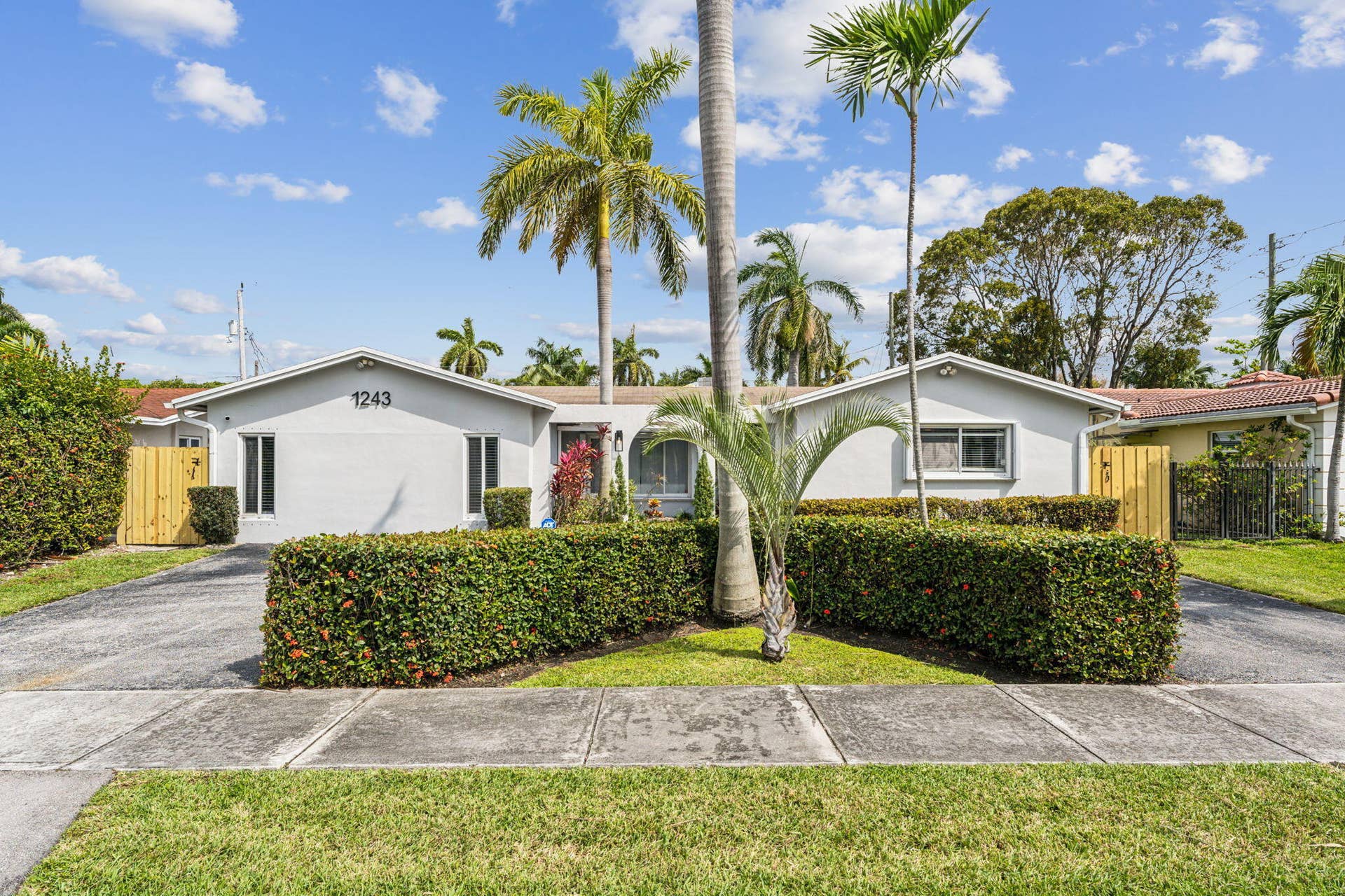 1243 GARFIELD Street, Hollywood, FL 33019 Copy of 8-web-or-mls-DSC01218