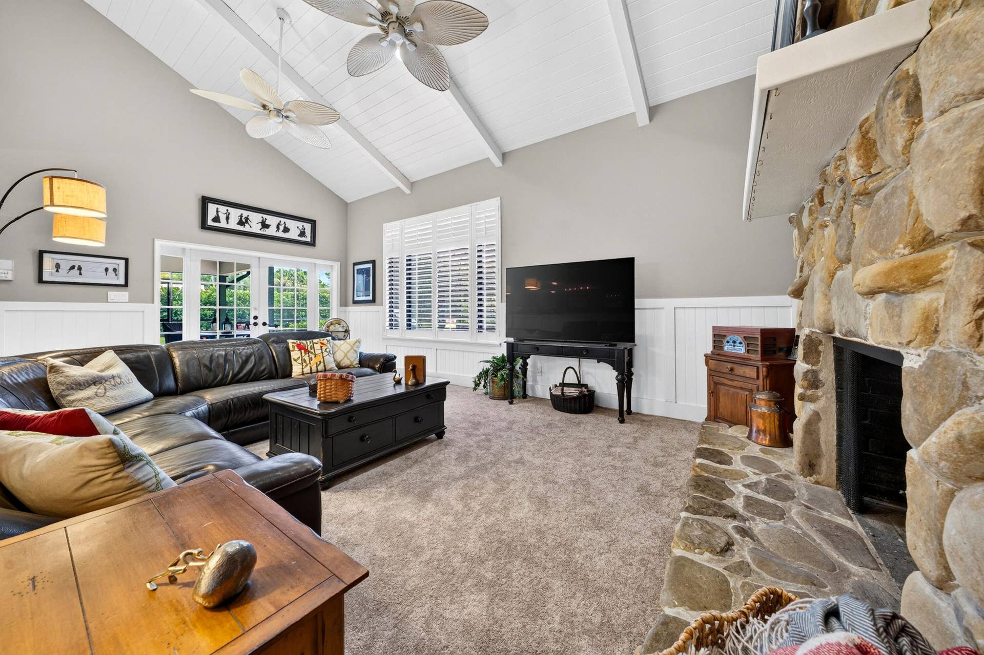 021-050-Living Room-4000x2664