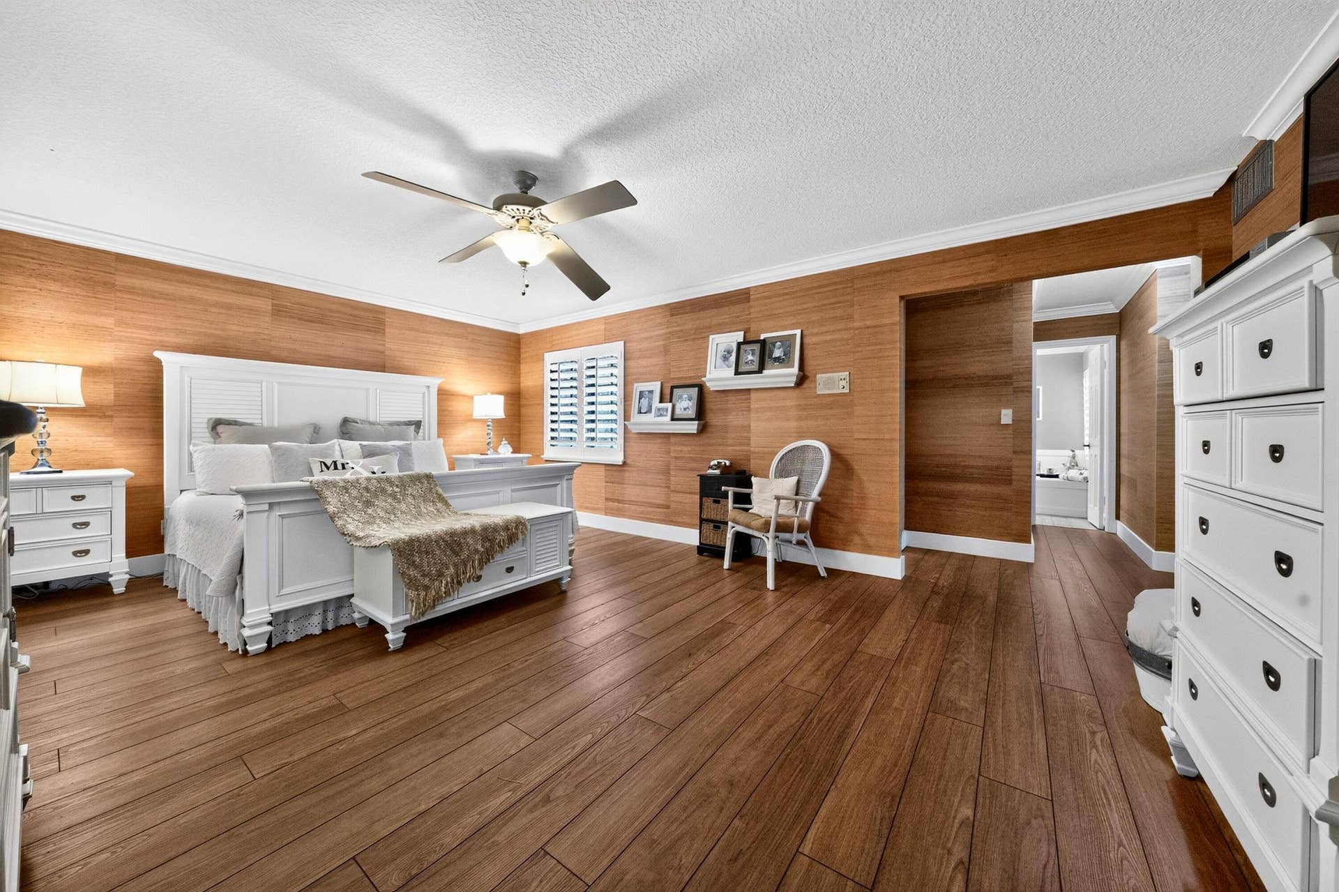 027-034-Primary Bedroom-4000x2664