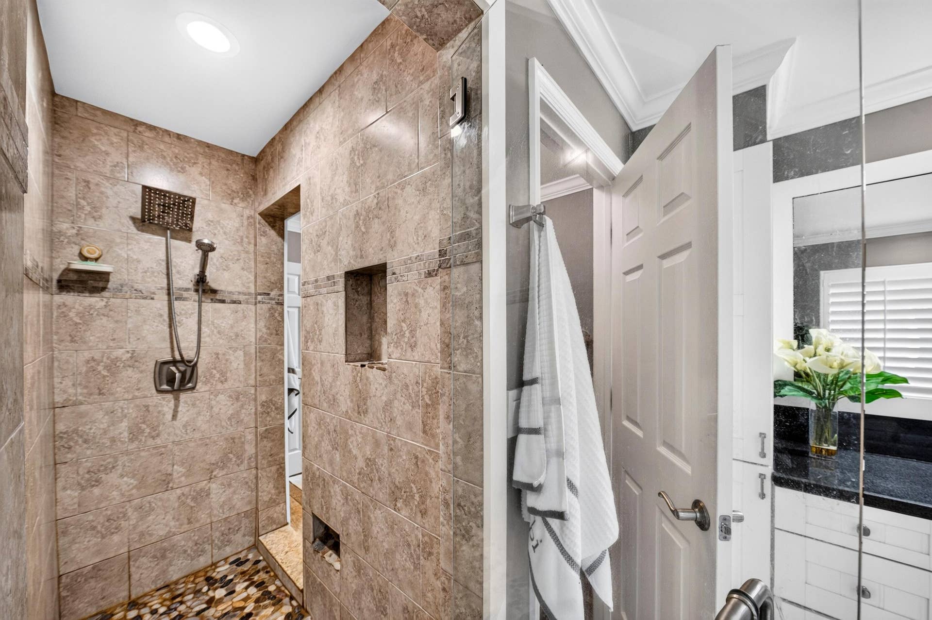 029-067-Primary Bath-4000x2662