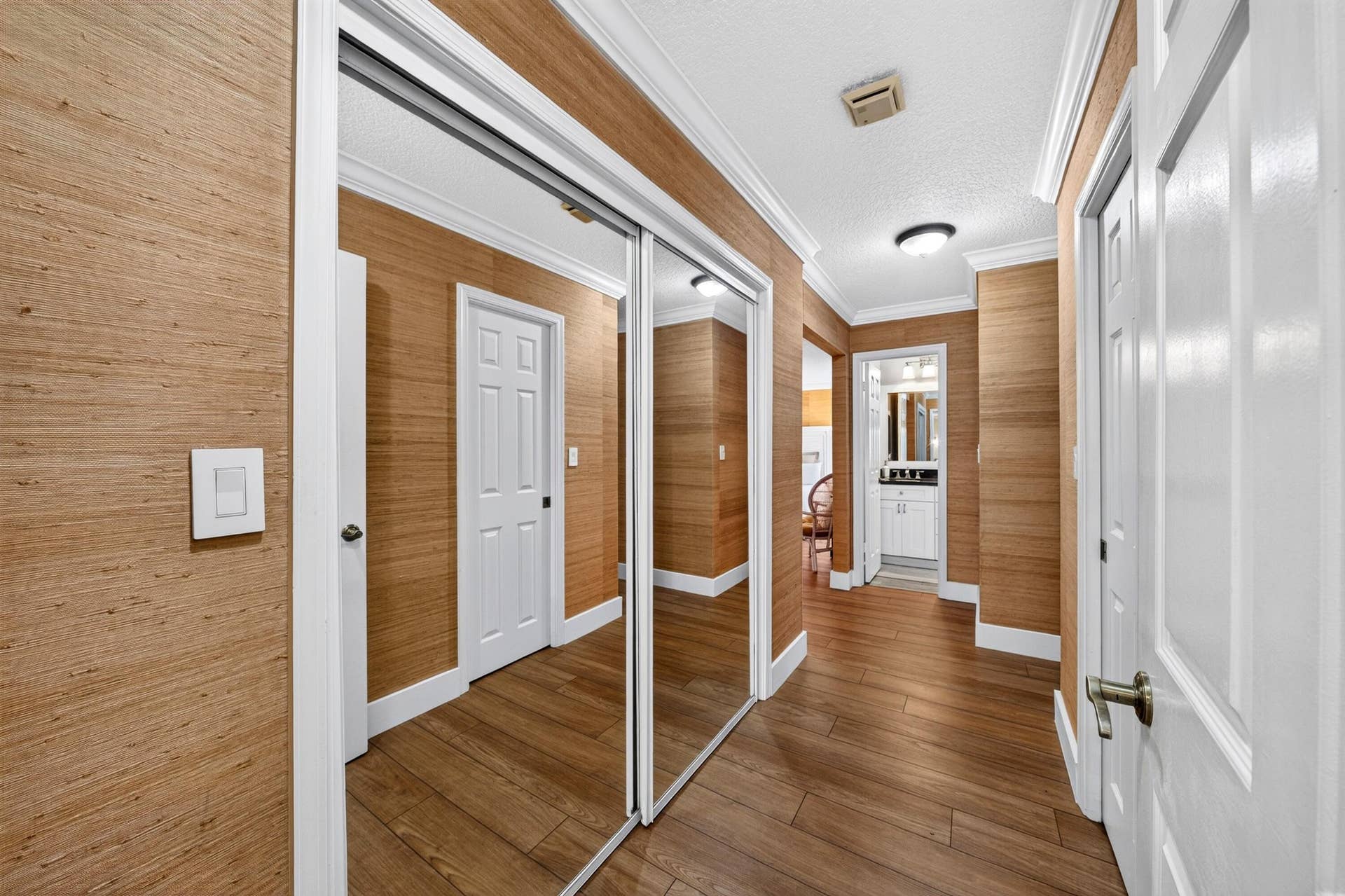 024-028-Primary Closet-4000x2664