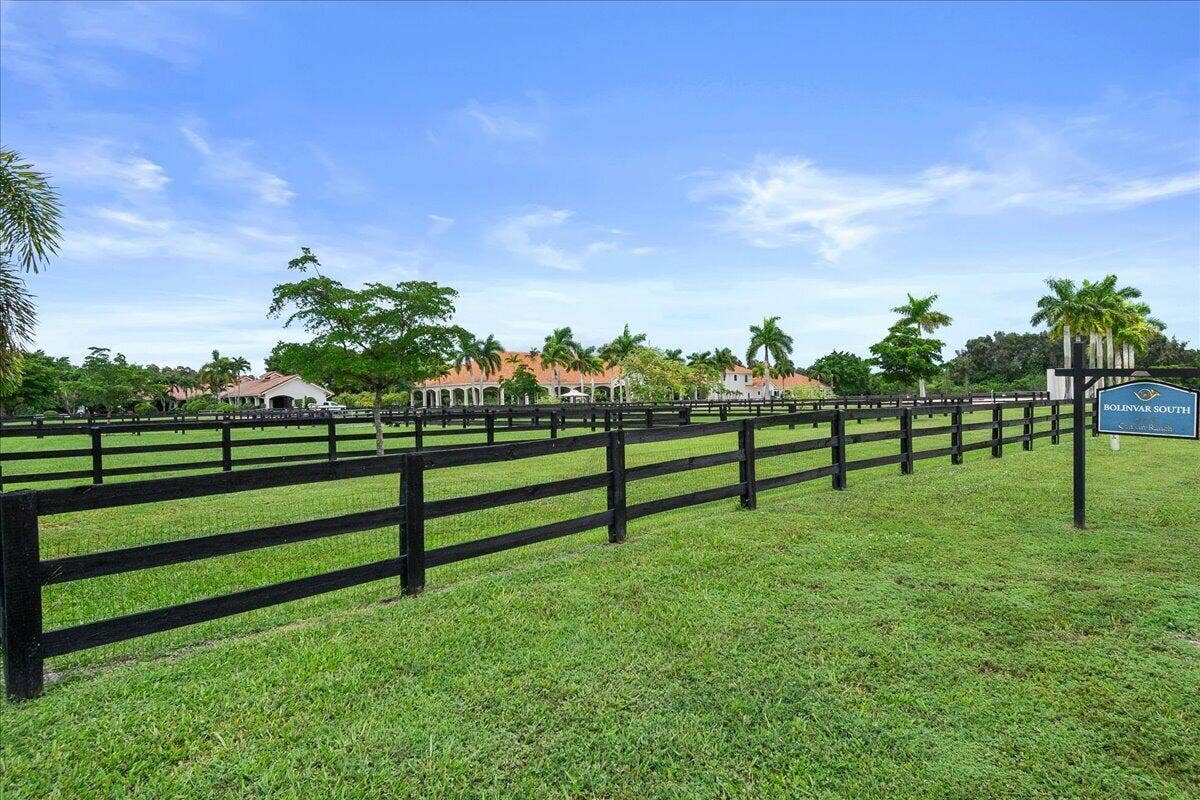 5625 140th Avenue S, Wellington, FL 33449 01-JLC_4197
