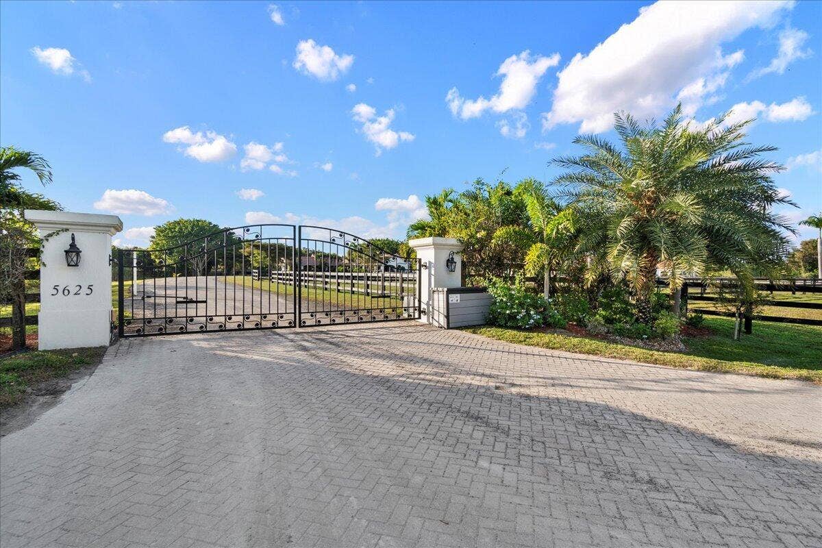 5625 140th Avenue S, Wellington, FL 33449 136-JLC_1053