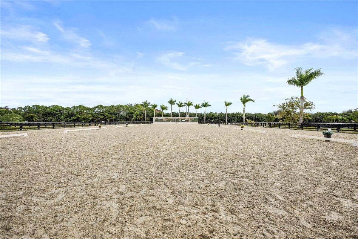 5625 140th Avenue S, Wellington, FL 33449 025-LUX_4580