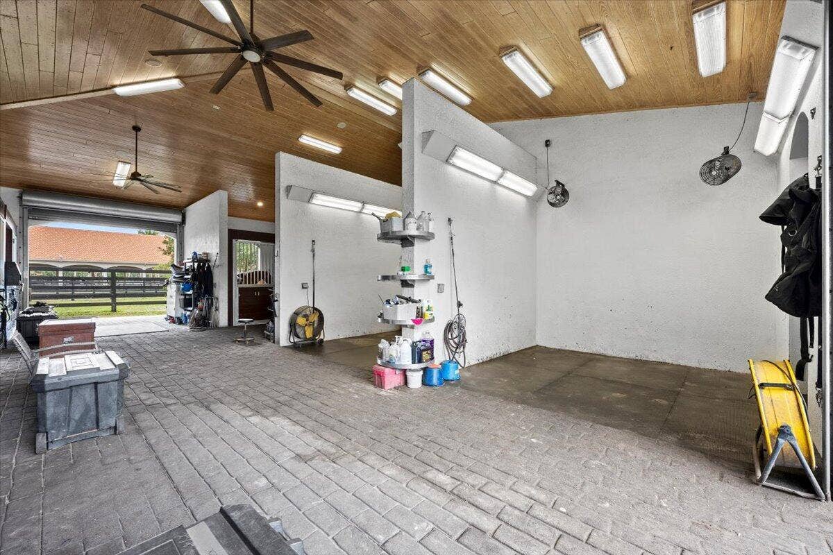 5625 140th Avenue S, Wellington, FL 33449 061-LUX_4843