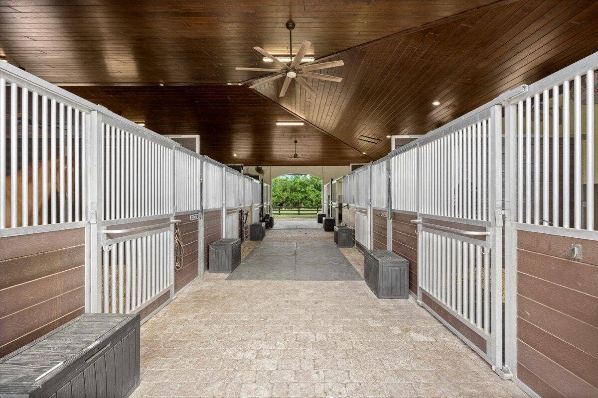 5625 140th Avenue S, Wellington, FL 33449 030-LUX_4610
