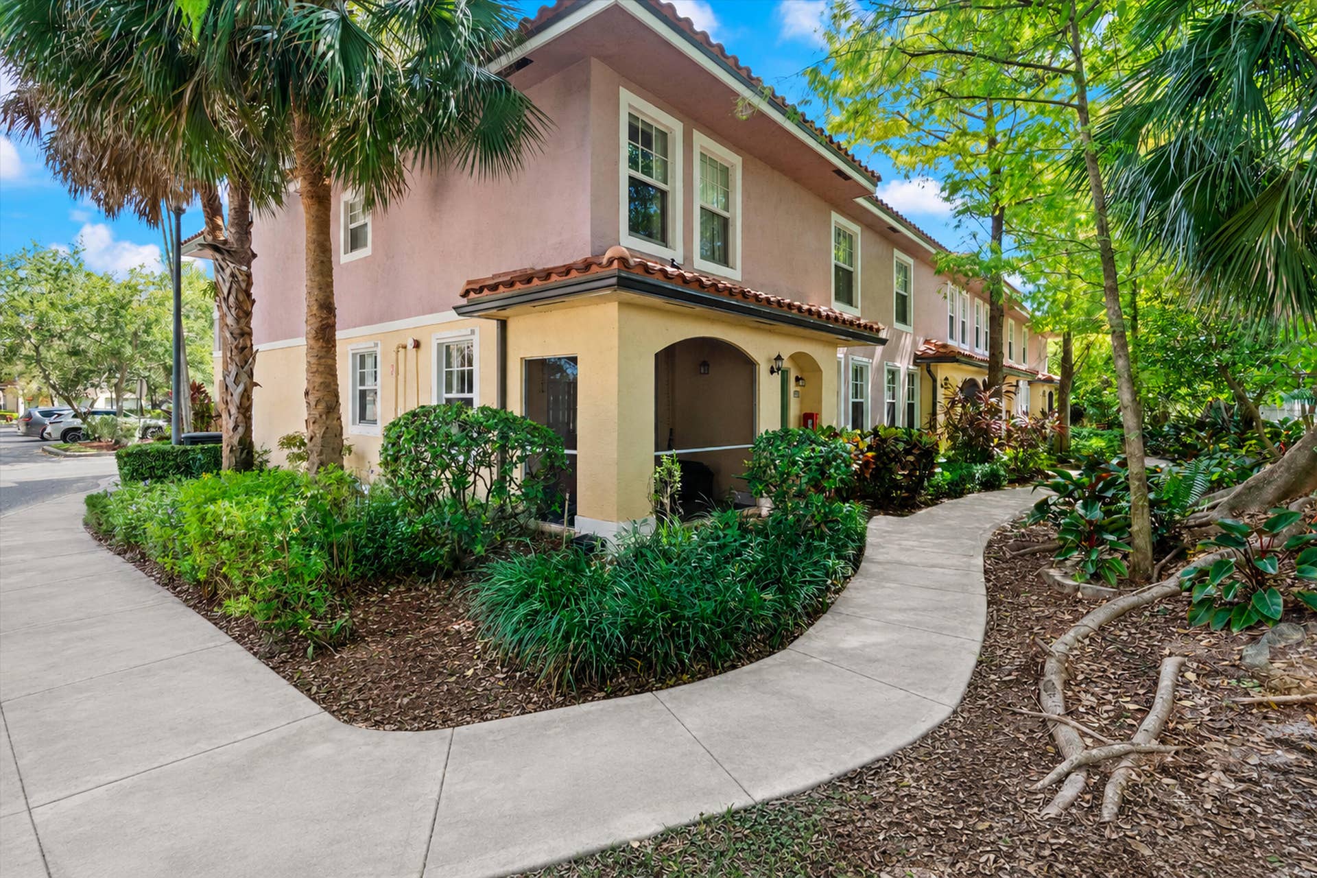 6376 W SAMPLE Road, #6376, Coral Springs, FL 33067 Building Sidewalk