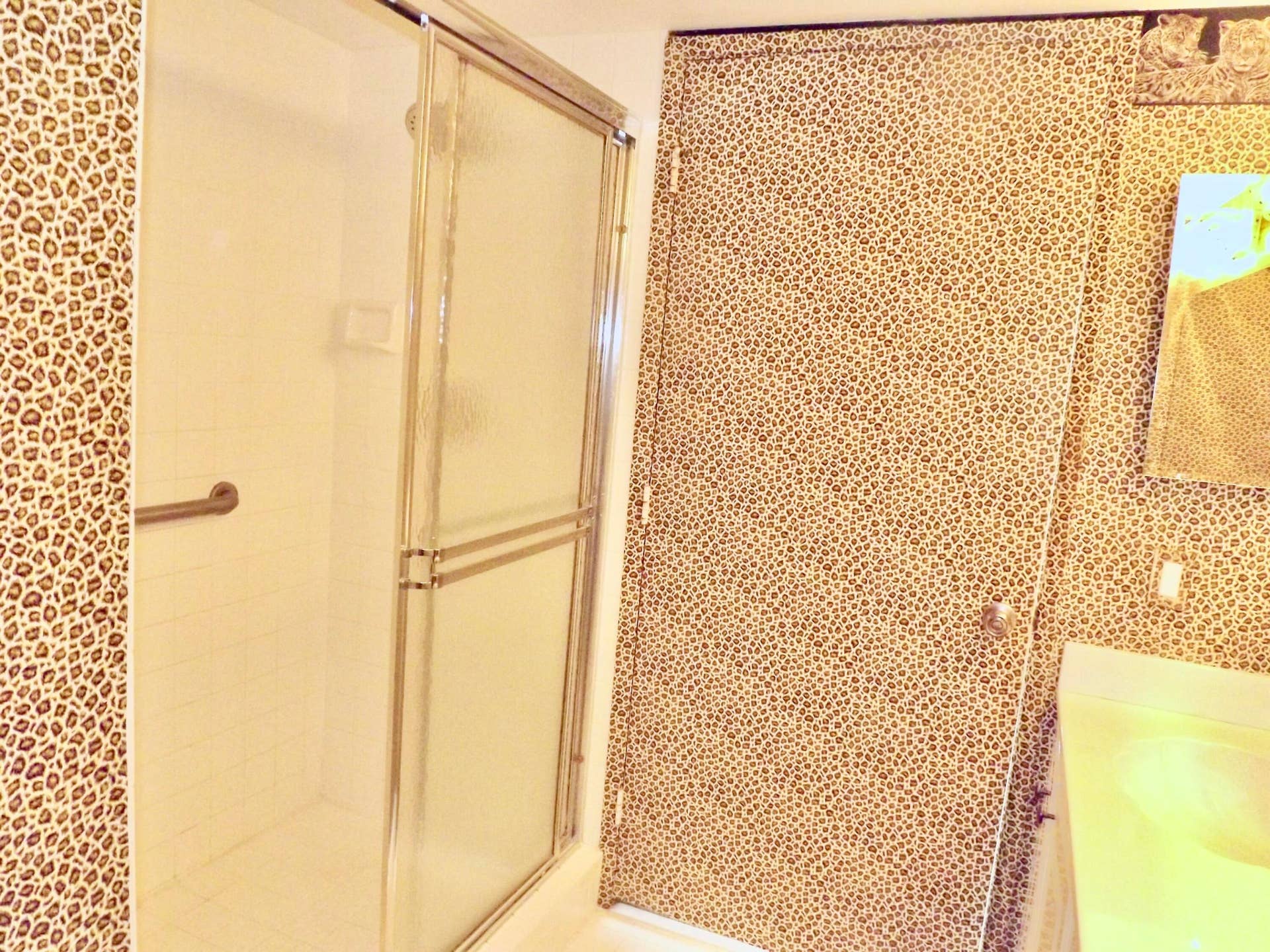 primary bath has large walk in shower
