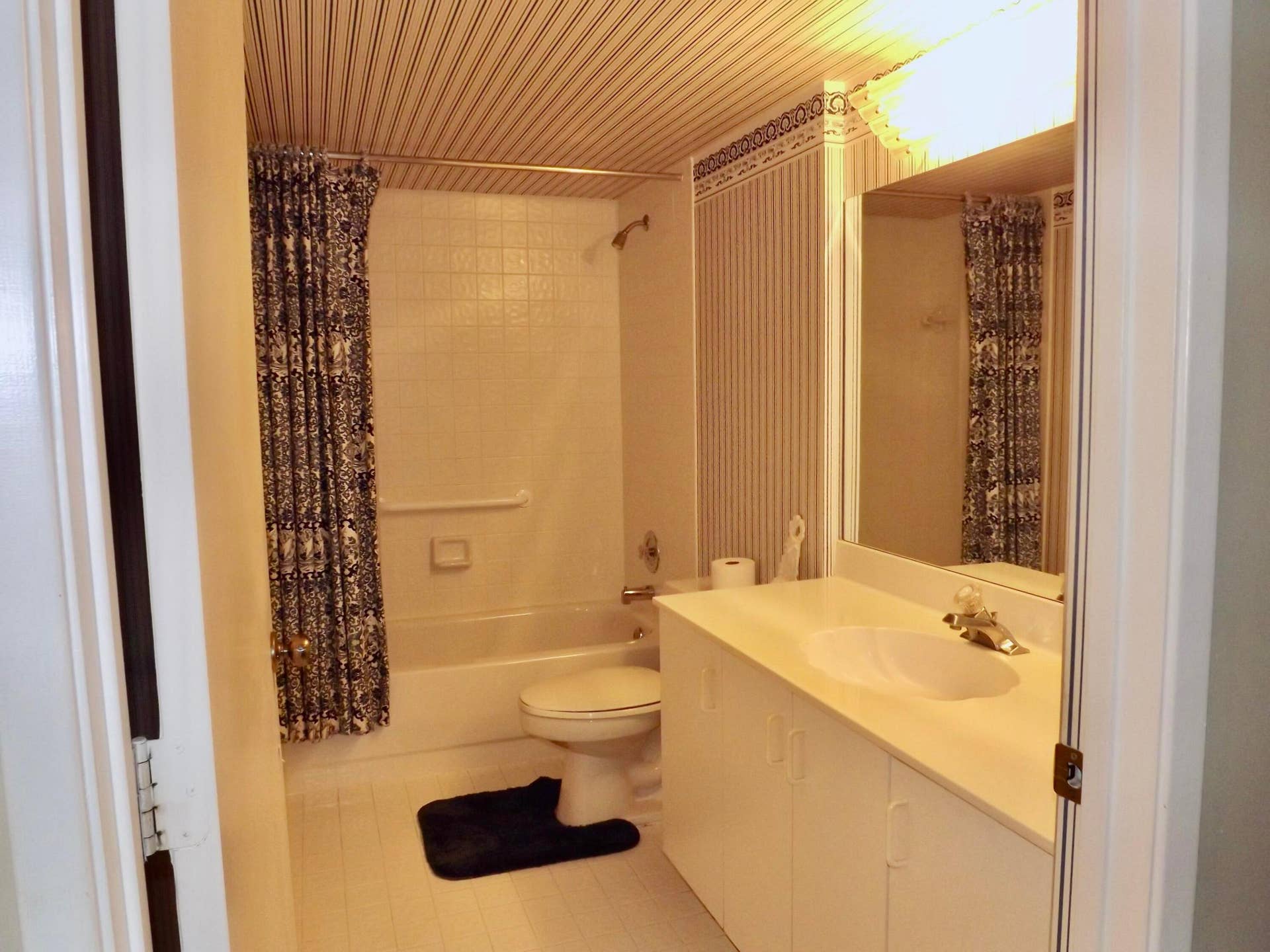 secondary bath tub/shower combo