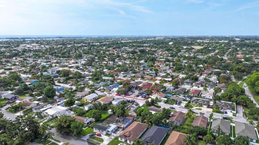 Property photo for 1000 W LAKEWOOD Road, West Palm Beach, FL
