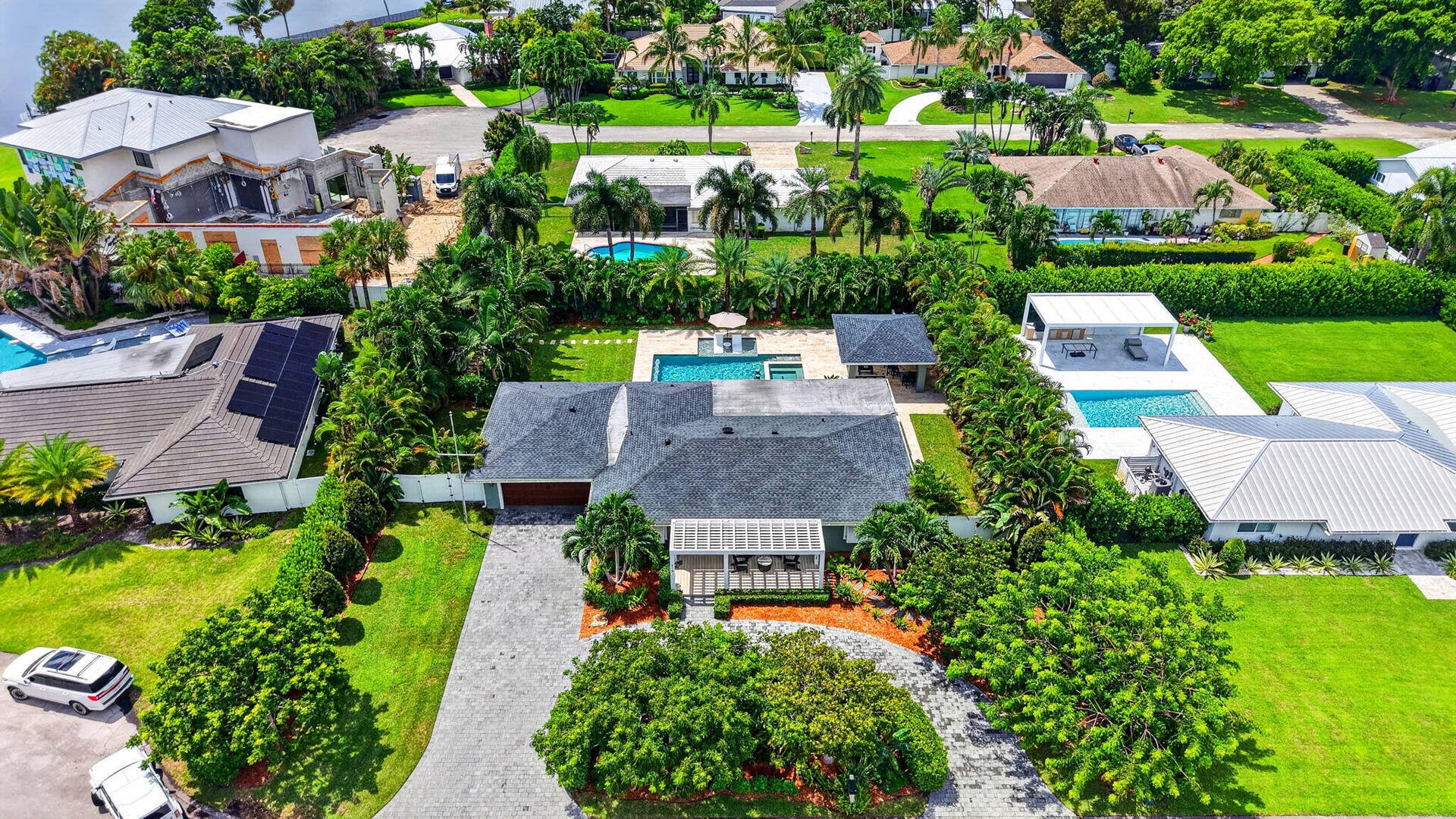 916 SW 36TH Court, Boynton Beach, FL 33435 69-web-or-mls-DJI_20260902122319_0830_D
