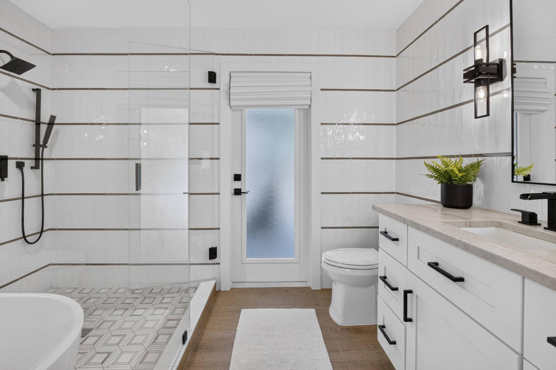 916 SW 36TH Court, Boynton Beach, FL 33435 Guest bathroom