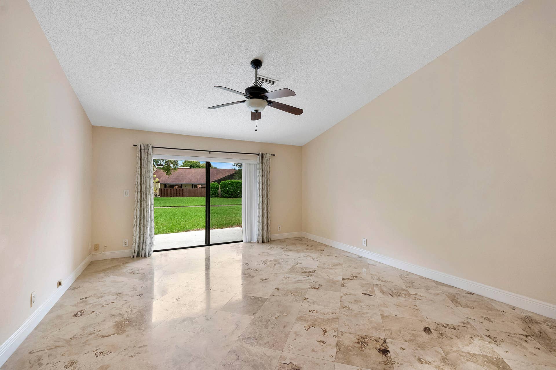 22686 Vistawood Way_014