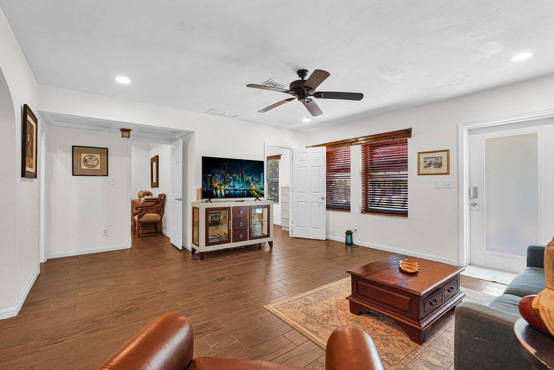 300 S Riverside Drive, Pompano Beach, FL 33062 20-web-or-mls-DSC05991