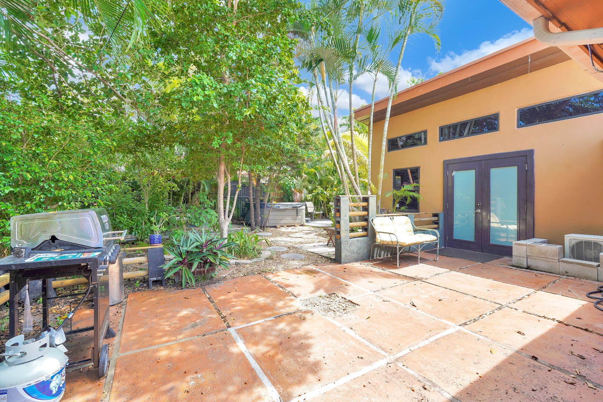 300 S Riverside Drive, Pompano Beach, FL 33062 42-web-or-mls-DSC05437