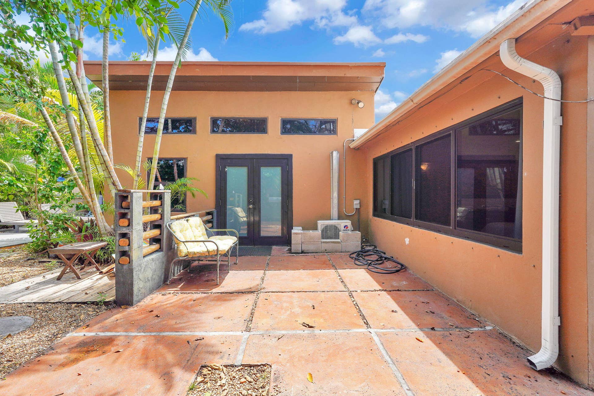 300 S Riverside Drive, Pompano Beach, FL 33062 43-web-or-mls-DSC05453