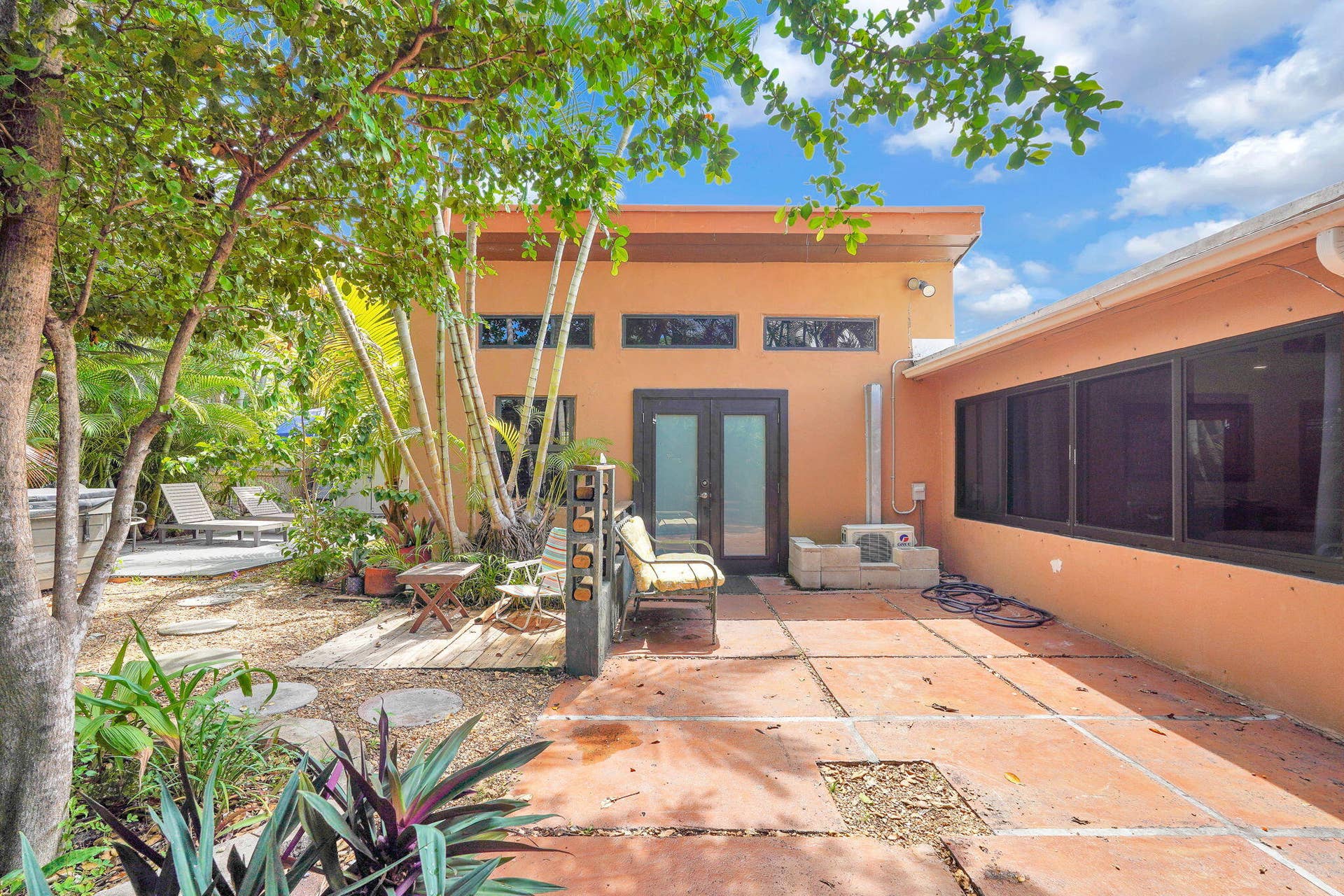 300 S Riverside Drive, Pompano Beach, FL 33062 45-web-or-mls-DSC05507