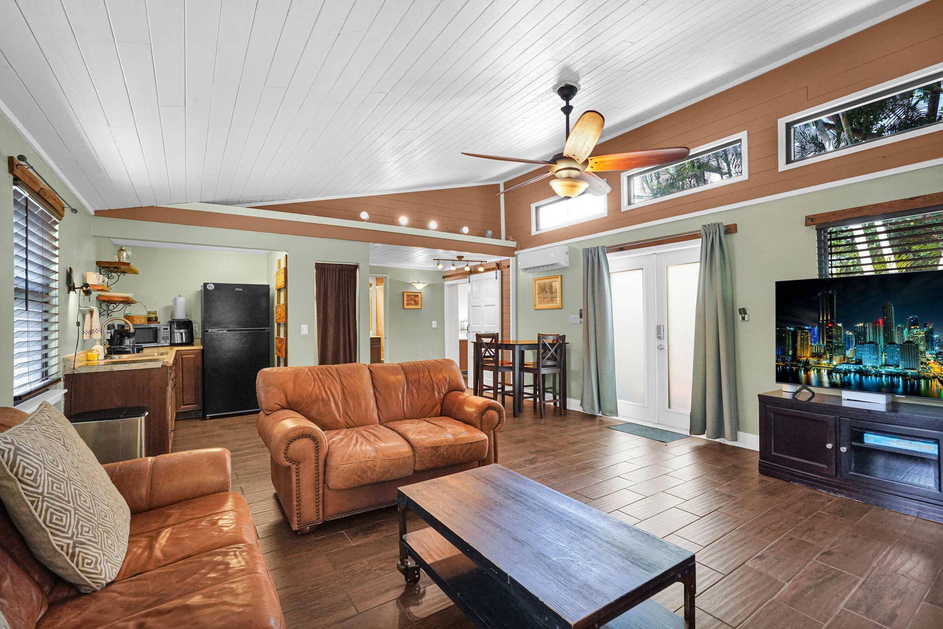 300 S Riverside Drive, Pompano Beach, FL 33062 10-web-or-mls-DSC05802