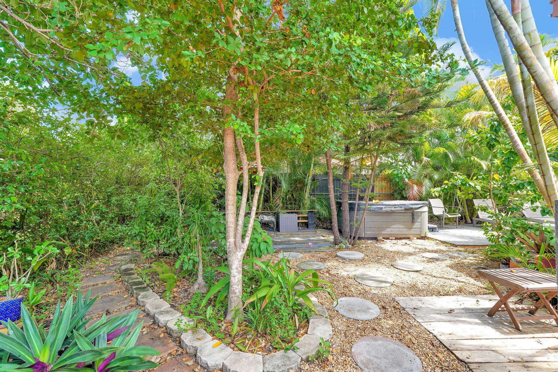 300 S Riverside Drive, Pompano Beach, FL 33062 44-web-or-mls-DSC05480