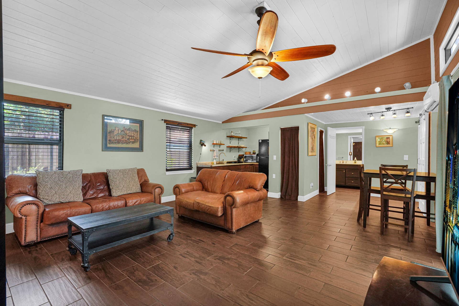 300 S Riverside Drive, Pompano Beach, FL 33062 9-web-or-mls-DSC05776