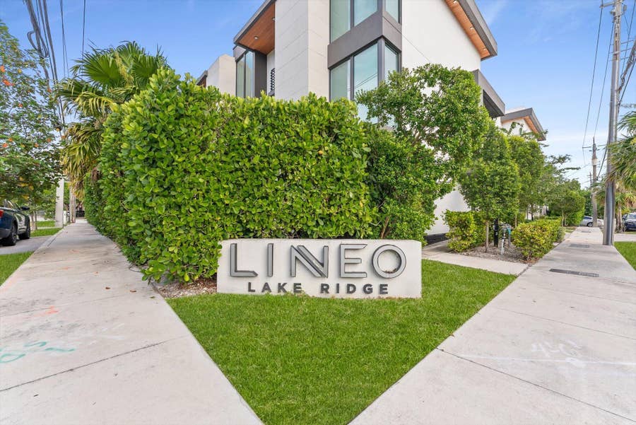 Property photo for 1048 N Victoria Park Road, Fort Lauderdale, FL