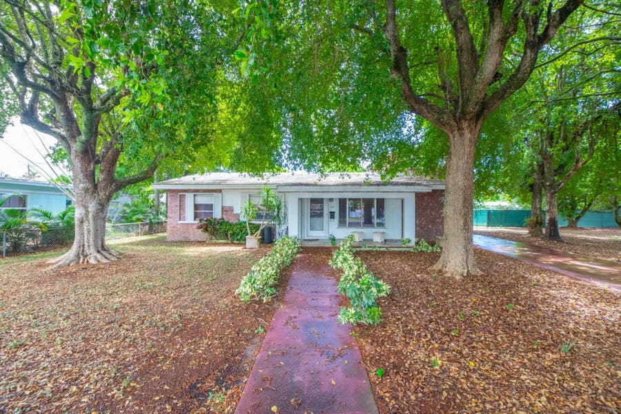 Property photo for 226 NE 13th Avenue, Pompano Beach, FL