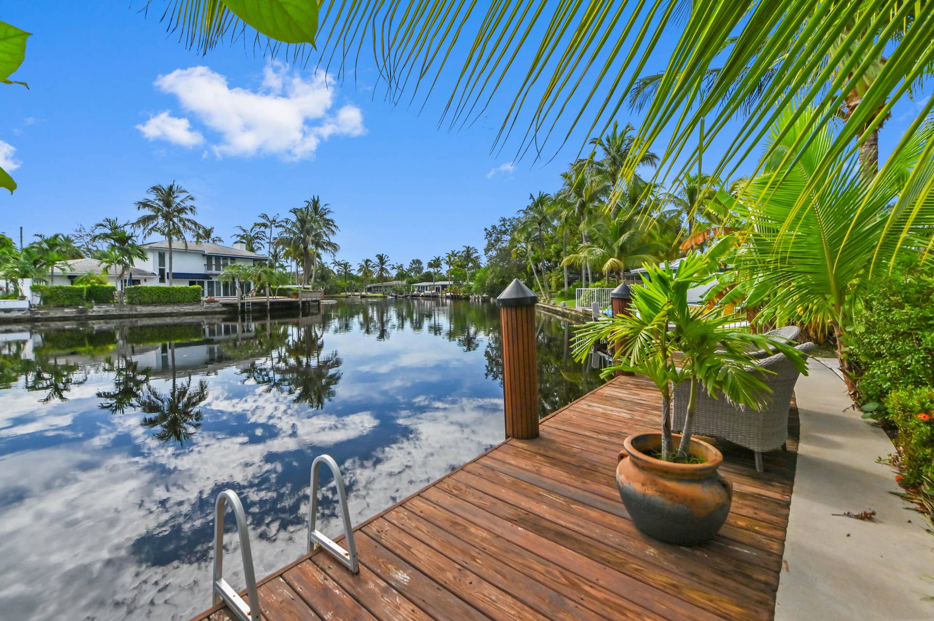 1513 NE 28th Drive, Wilton Manors, FL 33334 34 patio 03
