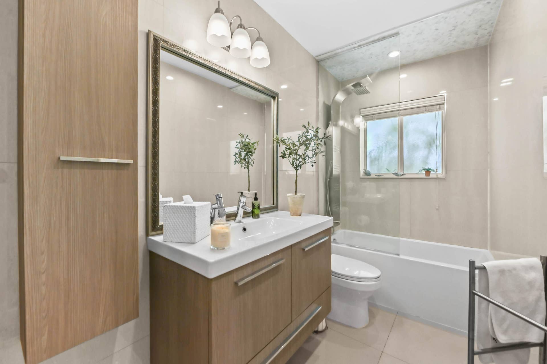 1513 NE 28th Drive, Wilton Manors, FL 33334 21 Bathroom 01