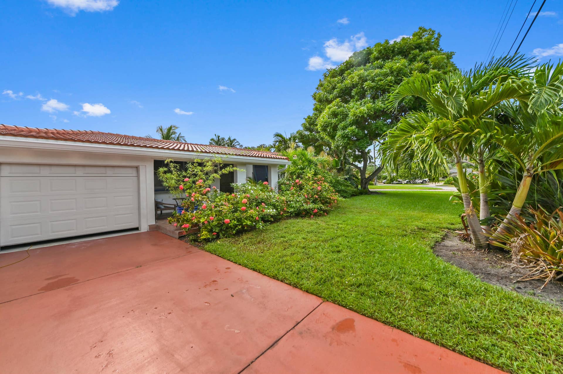 1513 NE 28th Drive, Wilton Manors, FL 33334 02 Front 02