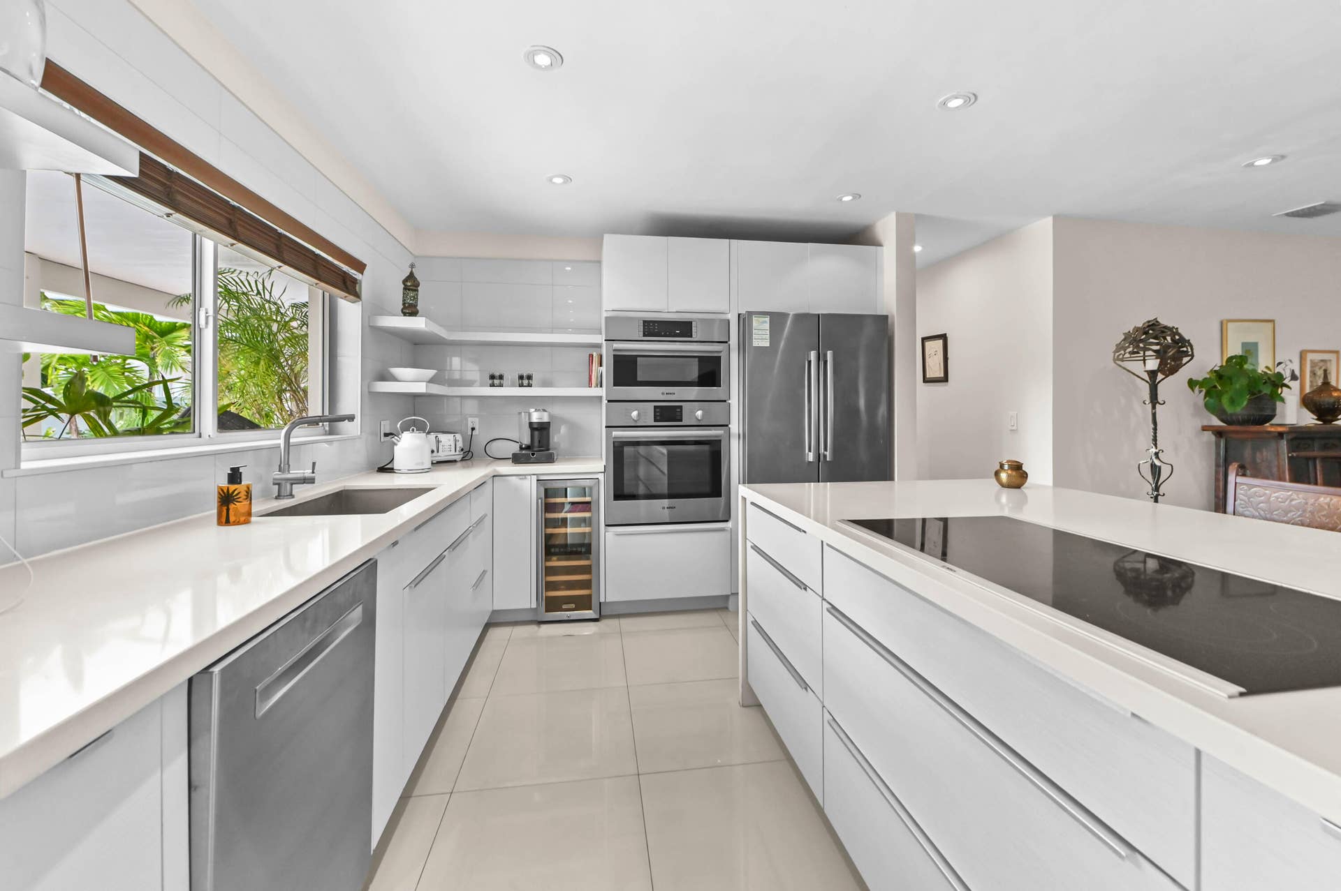 1513 NE 28th Drive, Wilton Manors, FL 33334 17 Kitchen 04