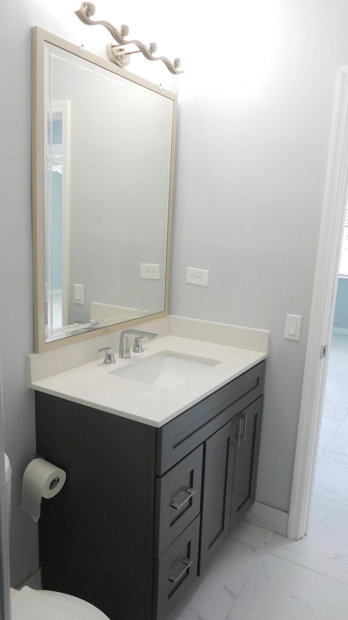 258 NE 22ND Street, Delray Beach, FL 33444 2nd bathroom