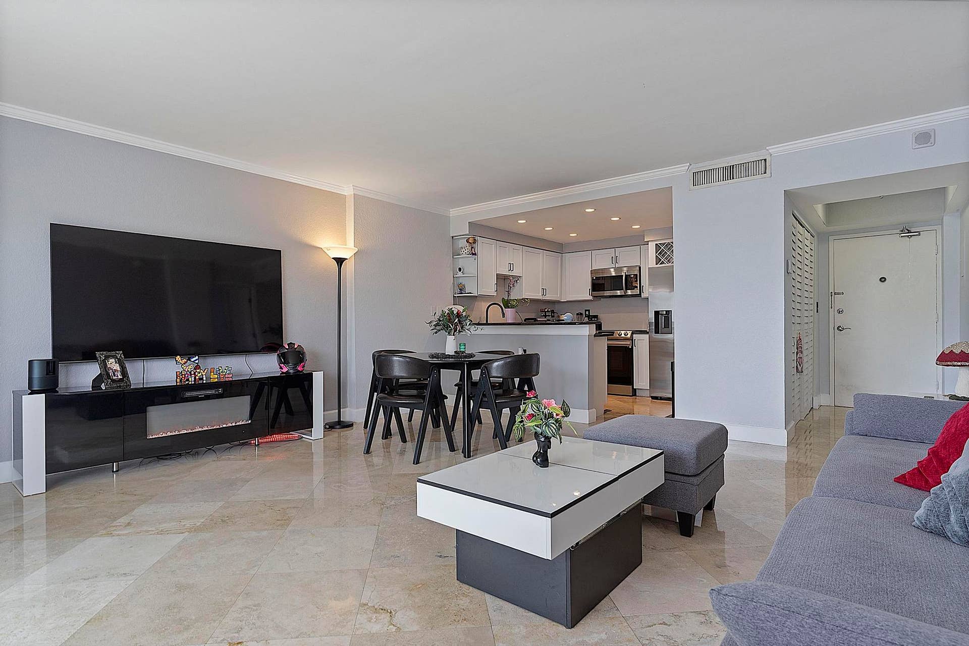 2900 NE 30th St - # 8J - 122