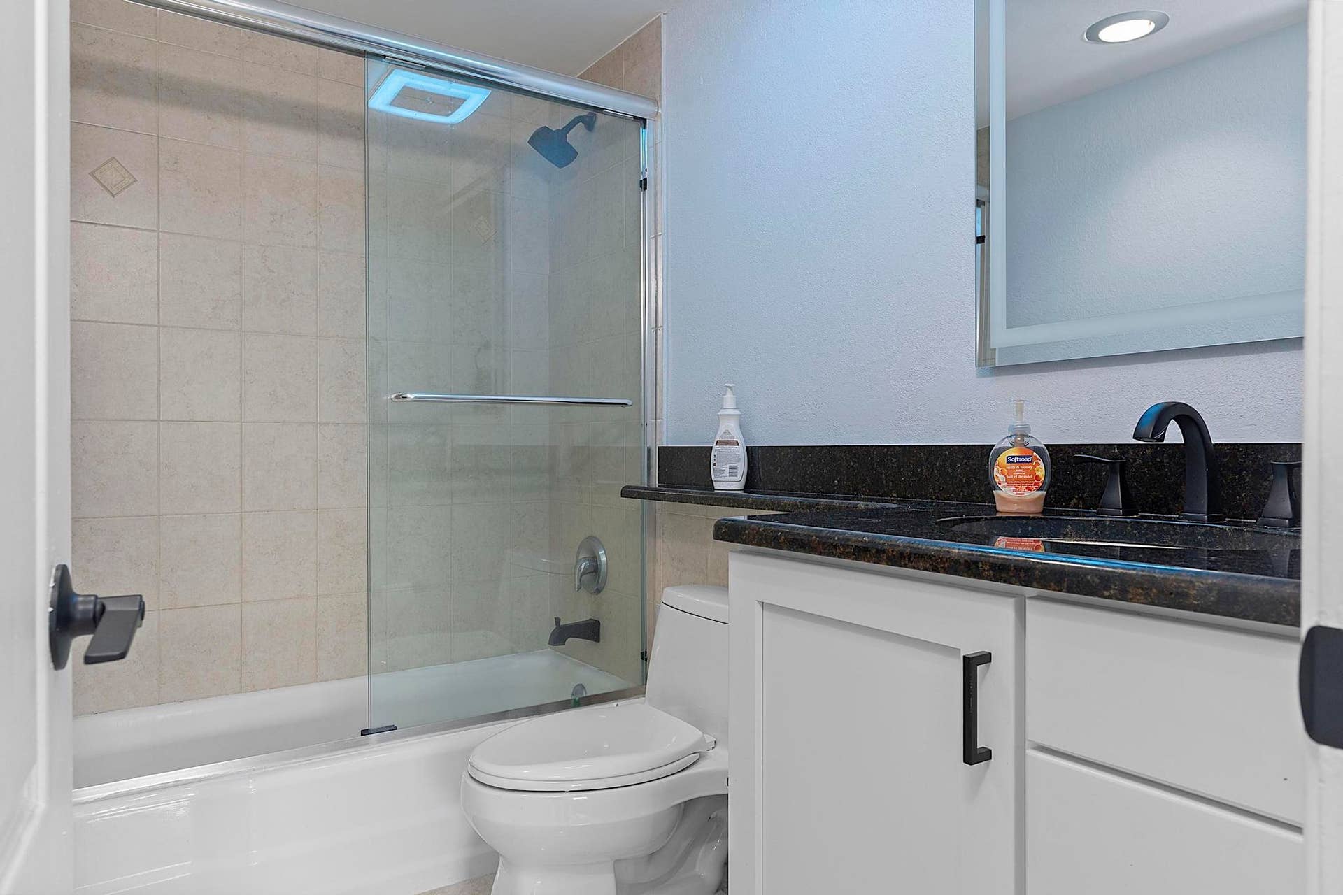 2900 NE 30th St - # 8J - 137