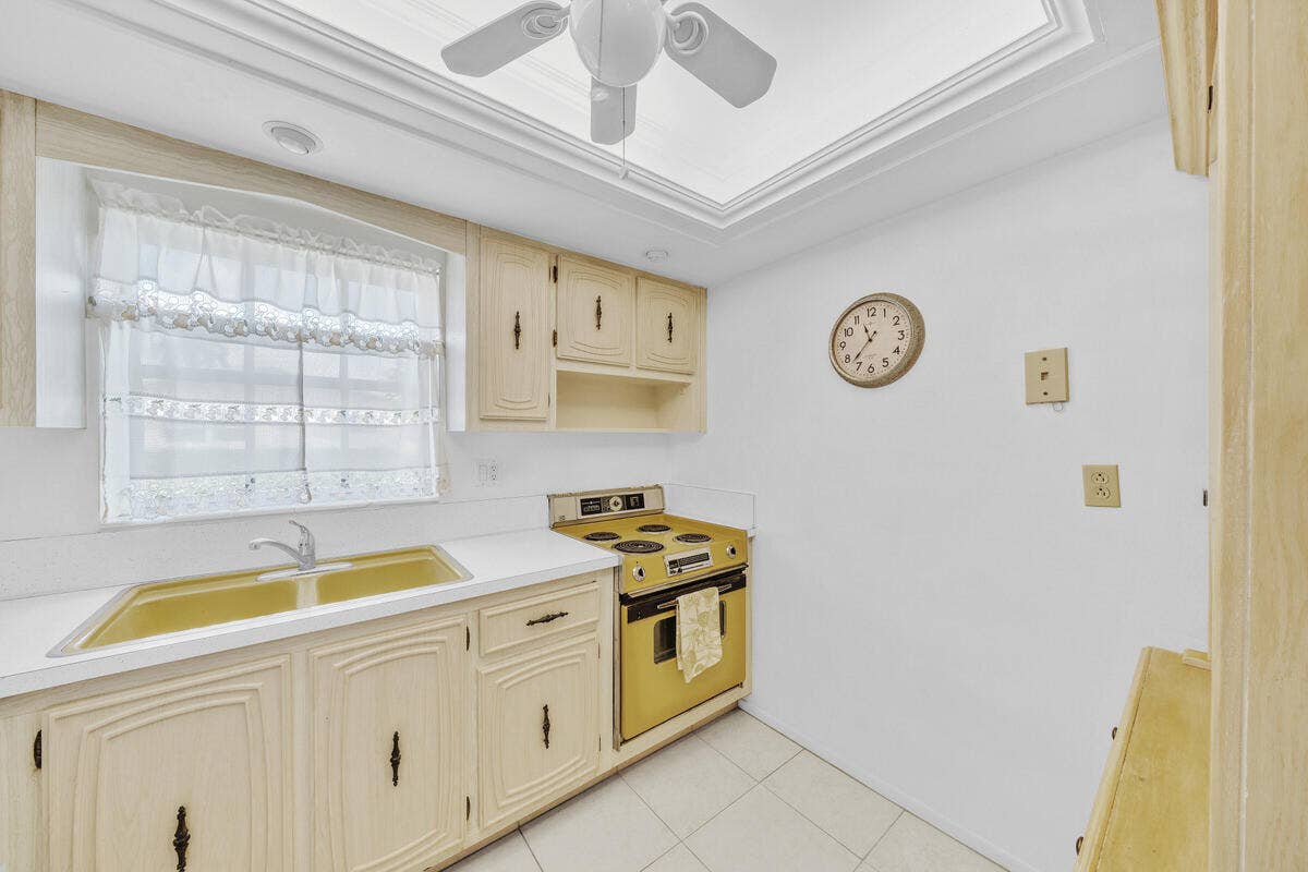 9 Kitchen (2)