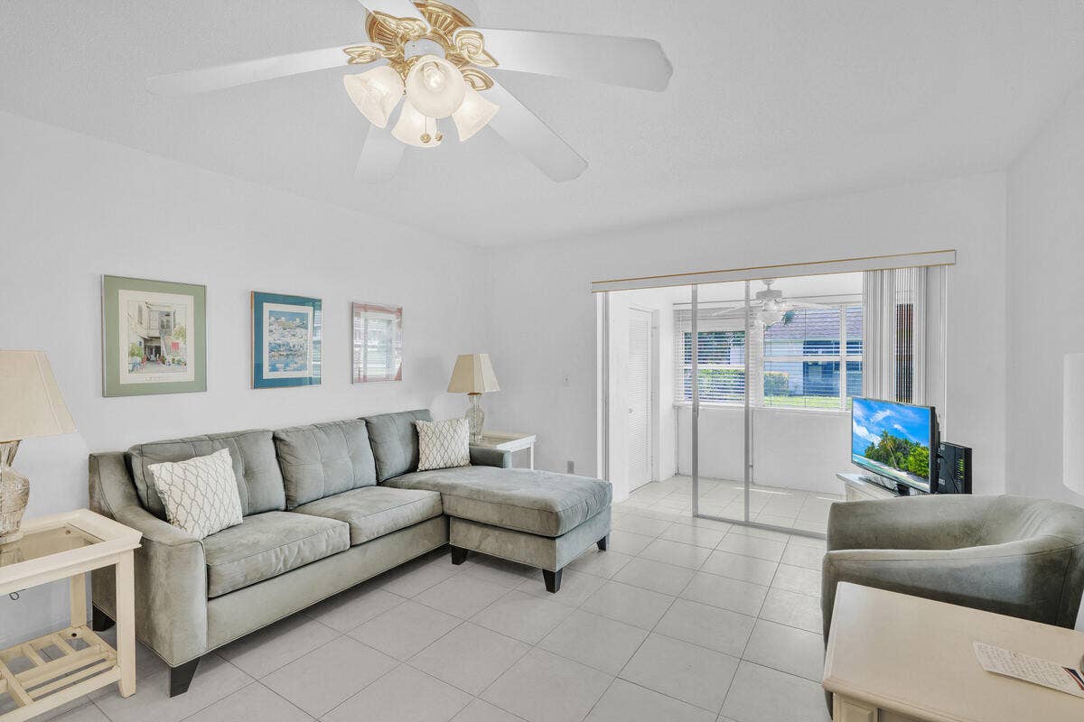 3 Living Area (1)