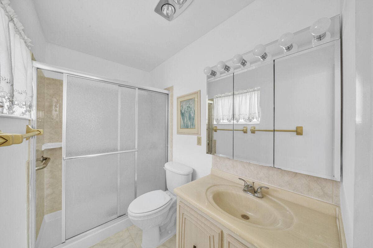 11 Full Bath (1)
