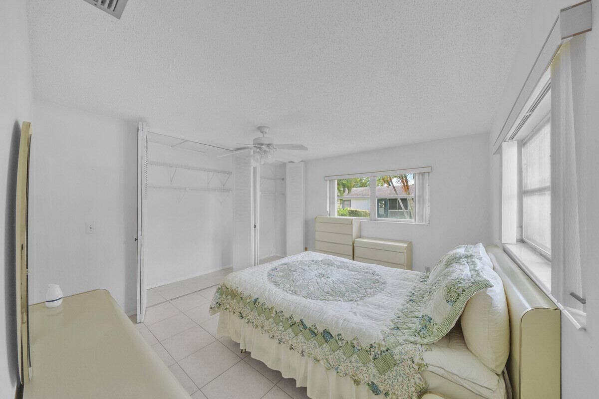 12 Walk-In Closets (1)