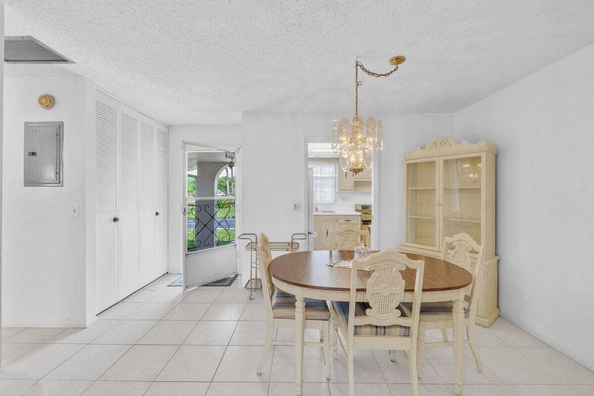 8 Dining Area (1)