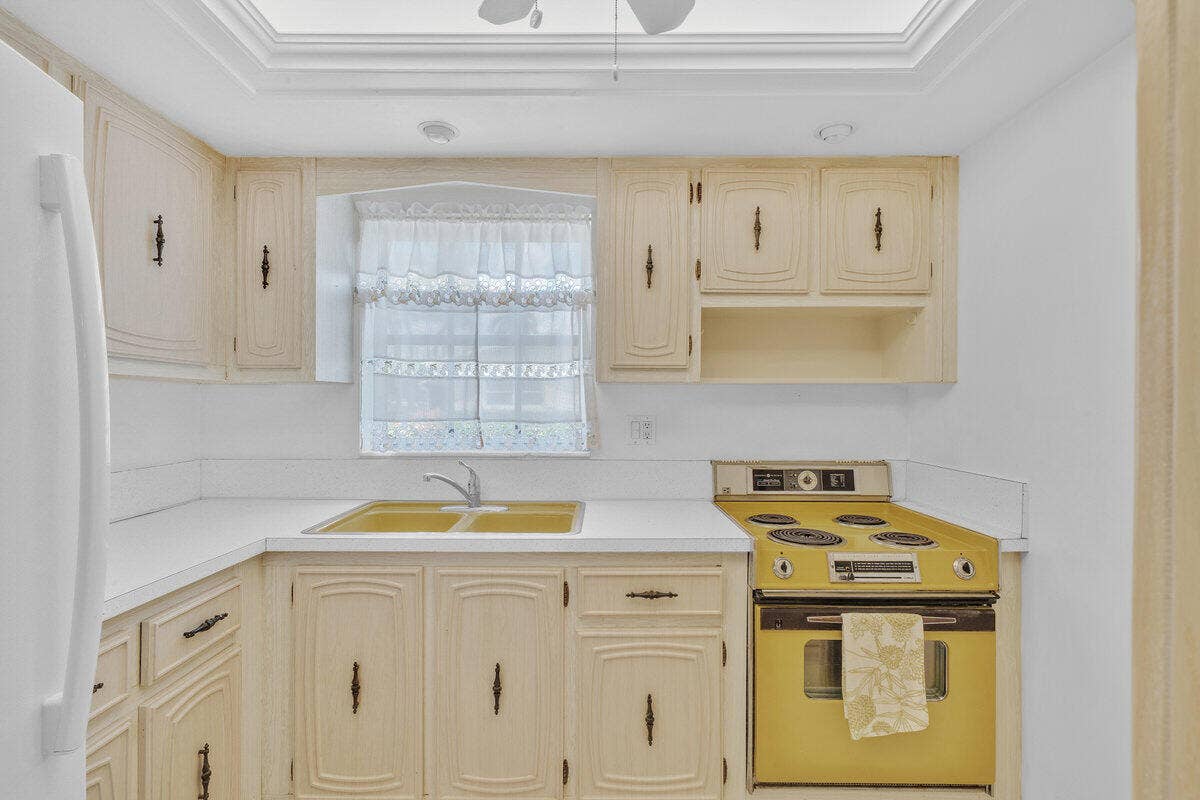 9 Kitchen (1)