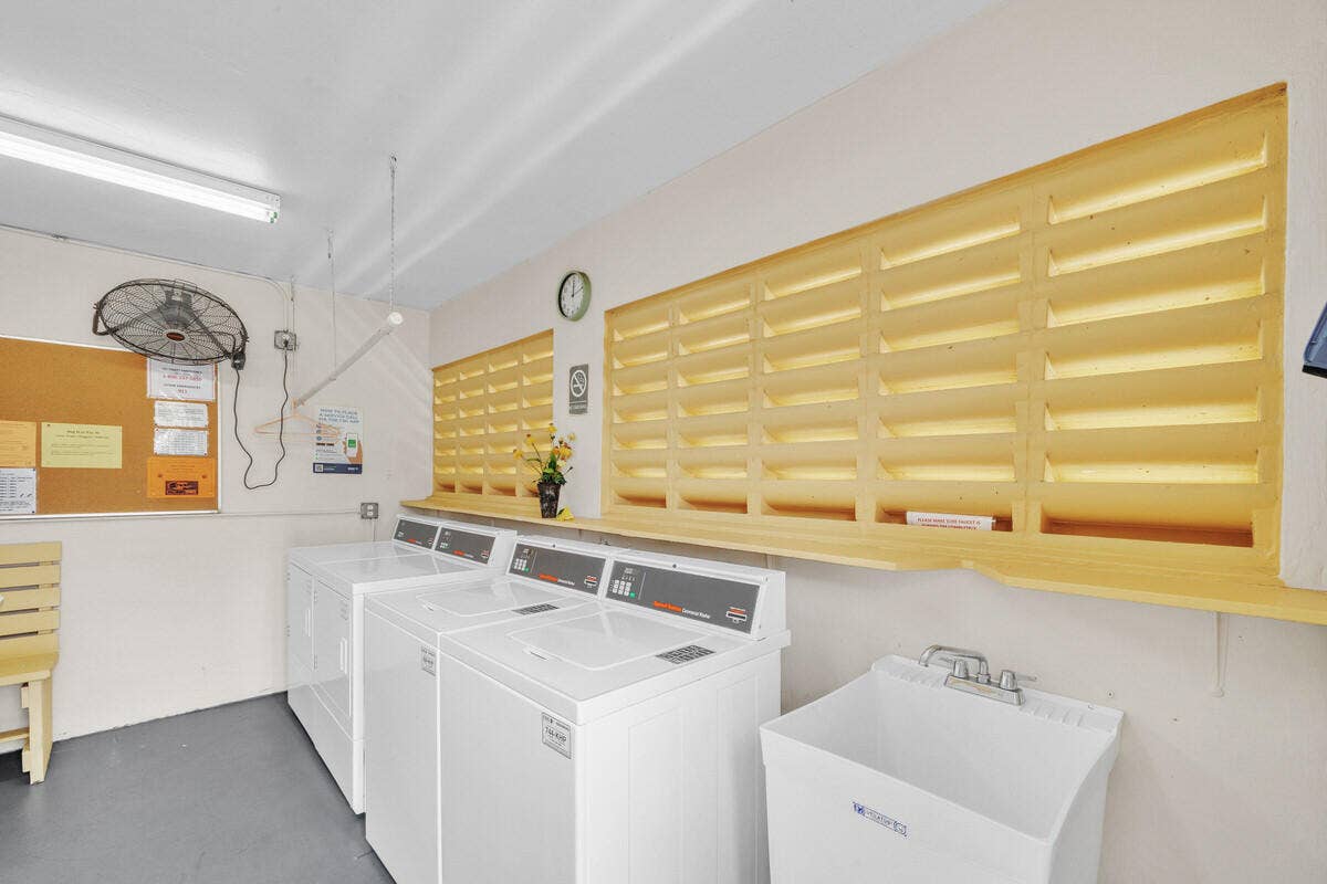 16 Shared Laundry Room (3)
