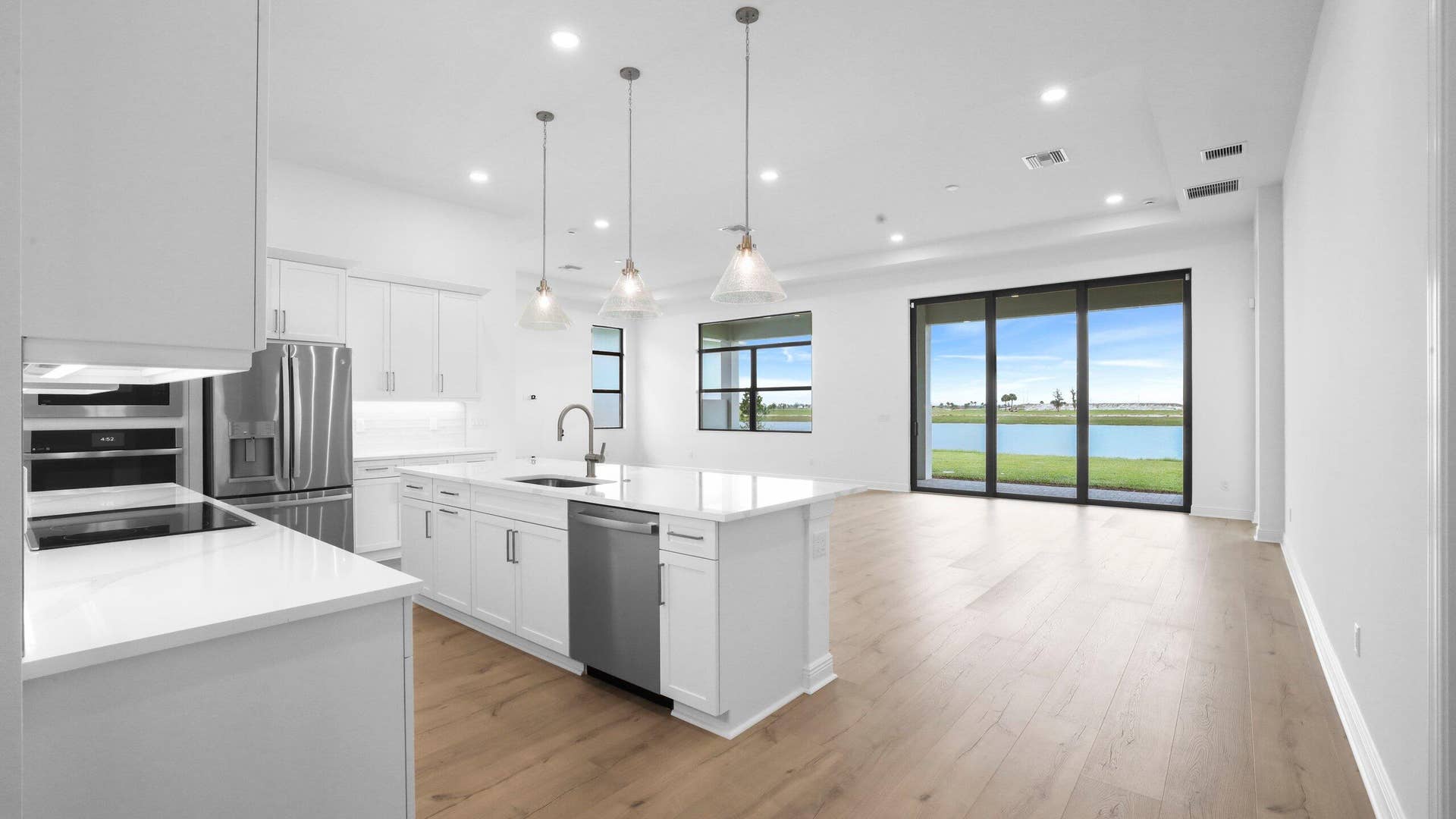 12965 SW LEOPOLD Way, Port St Lucie, FL 34987 Kitchen