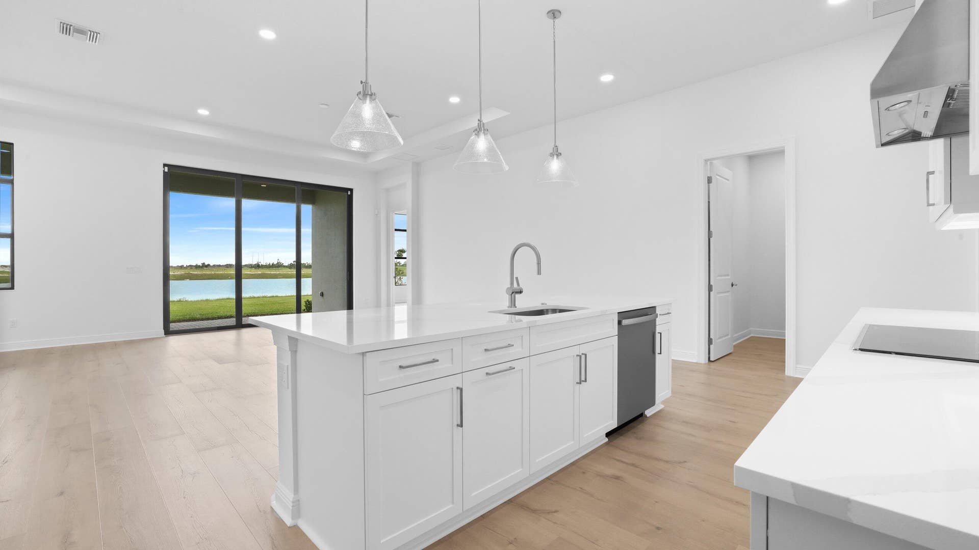 12965 SW LEOPOLD Way, Port St Lucie, FL 34987 Kitchen